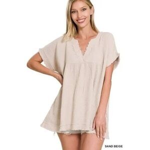 Zenana Women's Relaxed Fit Gauge Rolled Short Sleeve Raw Edge V-Neck Size Medium